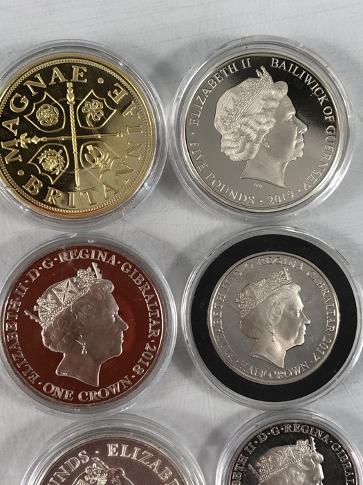 Collection of nine uncirculated coins to include three with Photographs - Image 7 of 7