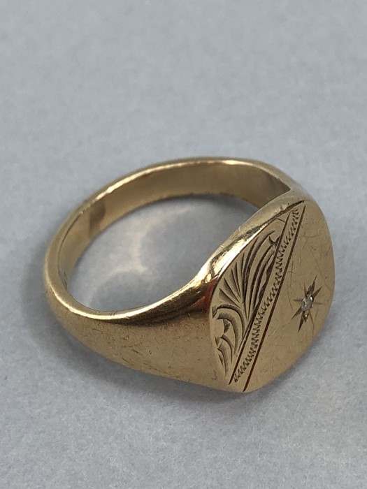 9ct Gold Signet ring with star design and inset diamond siz 'R' approx 8.5g - Image 4 of 5