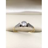 18ct Gold ring set with a single solitaire Diamond (approx 1/4 carat)