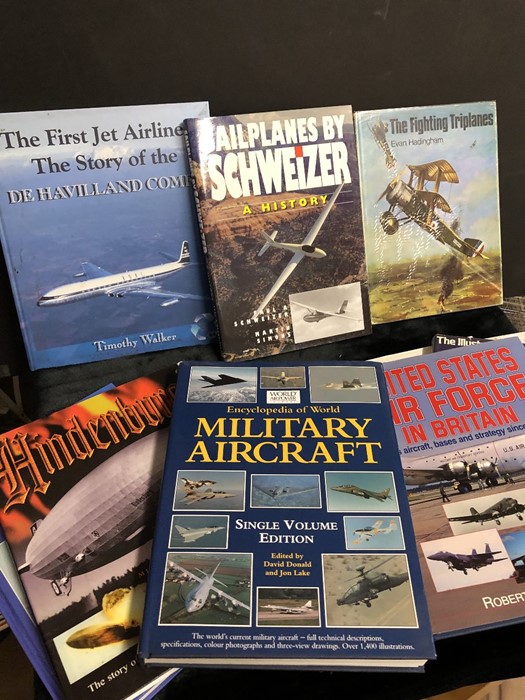 AVIATION AND AERONAUTICAL BOOKS AND MAGAZINES: A COLLECTION OF 14 VARIOUS AVIATION AND AIRCRAFT - Image 2 of 4