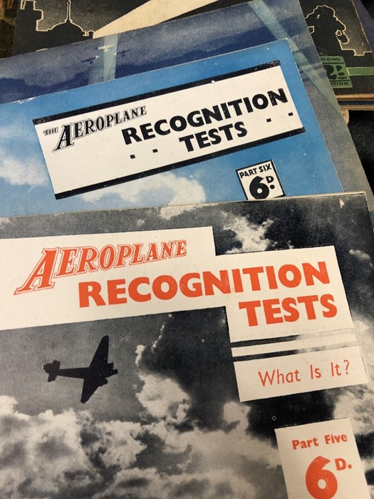 AVIATION AND AERONAUTICAL BOOKS AND MAGAZINES: A COLLECTION OF VARIOUS VINTAGE TITLES TO INCLUDE - Image 4 of 5