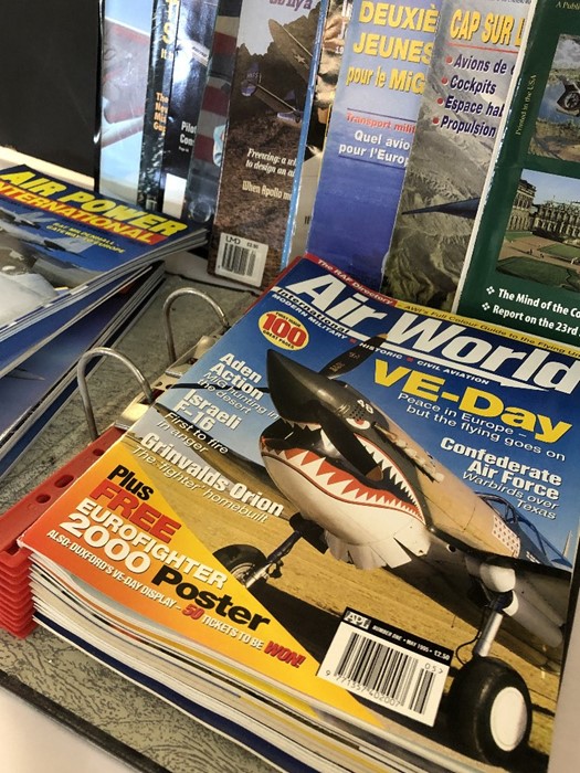AVIATION AND AERONAUTICAL BOOKS AND MAGAZINES: A COLLECTION OF AIRCRAFT MAGAZINES TO INCLUDE AIR - Image 3 of 4