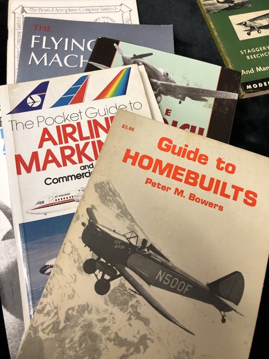 AVIATION AND AERONAUTICAL BOOKS AND MAGAZINES: A COLLECTION OF APPROX 21 VARIOUS TITLES TO INCLUDE - Image 4 of 4
