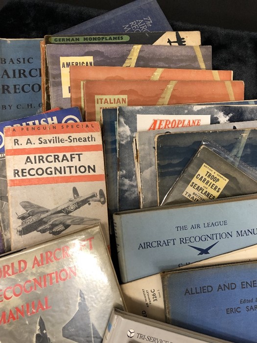 AVIATION AND AERONAUTICAL BOOKS AND MAGAZINES: A COLLECTION OF VARIOUS VINTAGE TITLES TO INCLUDE - Image 2 of 5