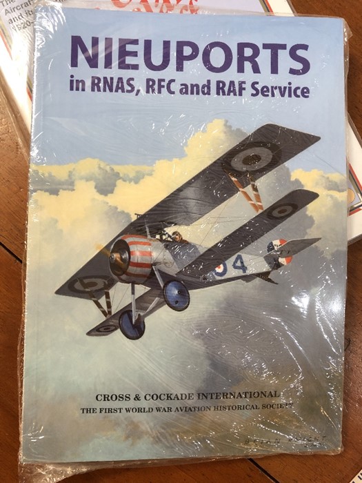 Aviation and Aeronautical Books and Magazines: A collection of 3 to include The great war plane sell - Image 2 of 4