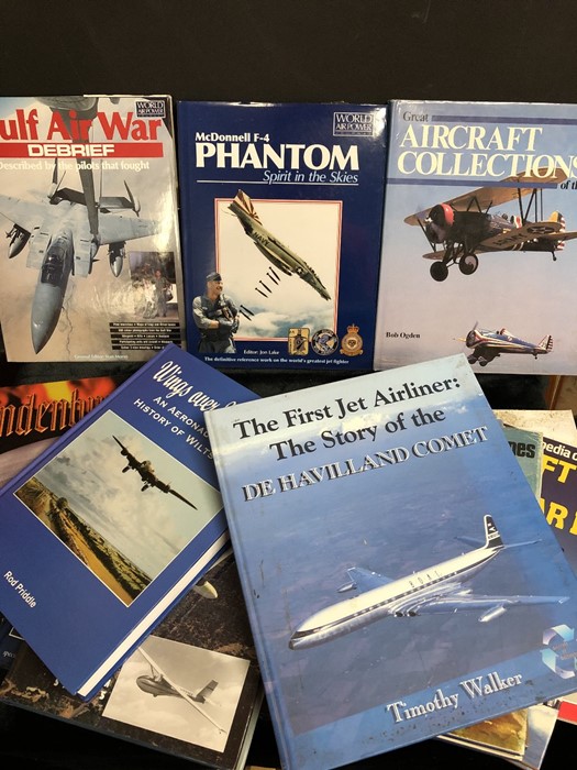 AVIATION AND AERONAUTICAL BOOKS AND MAGAZINES: A COLLECTION OF 14 VARIOUS AVIATION AND AIRCRAFT - Image 4 of 4