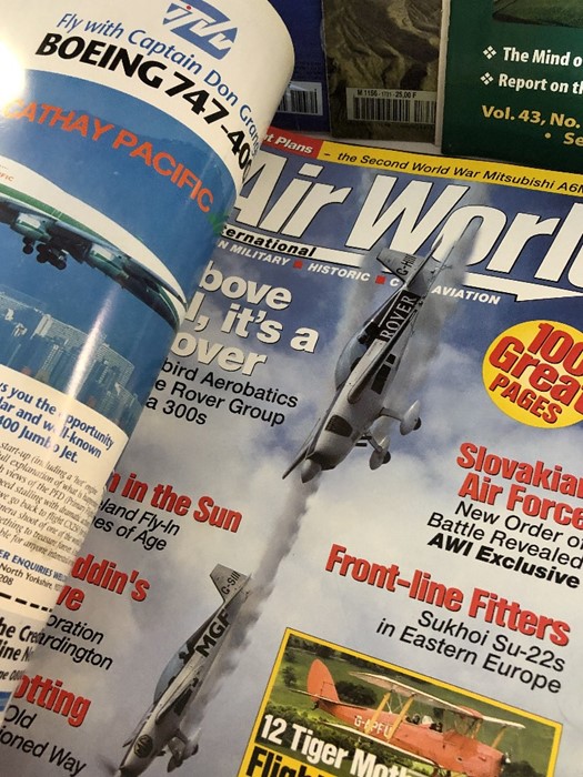 AVIATION AND AERONAUTICAL BOOKS AND MAGAZINES: A COLLECTION OF AIRCRAFT MAGAZINES TO INCLUDE AIR - Image 4 of 4