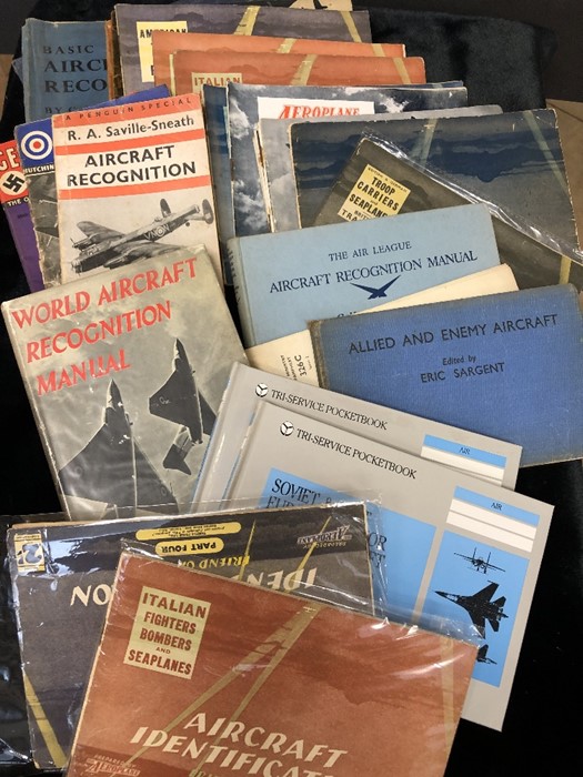 AVIATION AND AERONAUTICAL BOOKS AND MAGAZINES: A COLLECTION OF VARIOUS VINTAGE TITLES TO INCLUDE