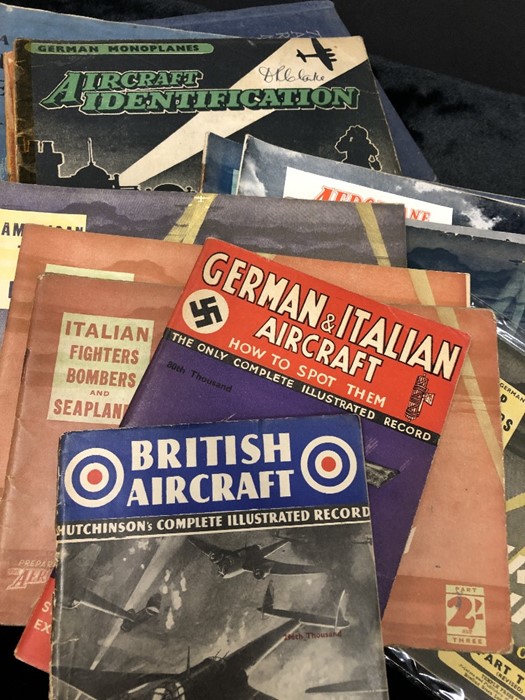 AVIATION AND AERONAUTICAL BOOKS AND MAGAZINES: A COLLECTION OF VARIOUS VINTAGE TITLES TO INCLUDE - Image 3 of 5