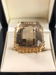 Wire work unmarked Gold ring set with a single large Emerald cut pale yellow Citrine approx. - Image 2 of 5