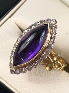 18ct Gold Marquise ring set with an Oval Amethyst stone and surrounded by square cut Diamonds - Image 4 of 5