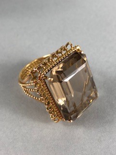 Wire work unmarked Gold ring set with a single large Emerald cut pale yellow Citrine approx. - Image 5 of 5