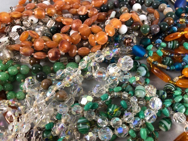 Collection of various beads and necklaces to include Agate and crystal - Image 2 of 5