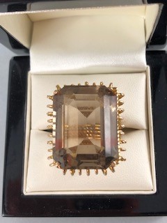 Wire work unmarked Gold ring set with a single large Emerald cut pale yellow Citrine approx. - Image 4 of 5