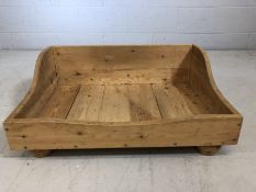 Pine dog bed with bun feet