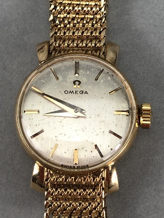 Ladies 9ct Gold OMEGA wristwatch with silver coloured dial and 9ct 375 strap (total weight 23.4g) - Image 3 of 9