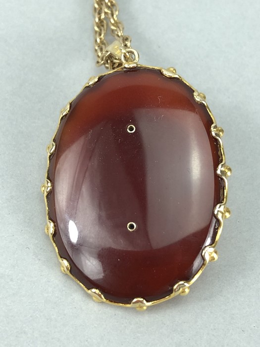 Large 9ct Gold Cameo Brooch on 9ct gold chain, the cameo head is marked 375, as is the mount...Gross - Image 9 of 10