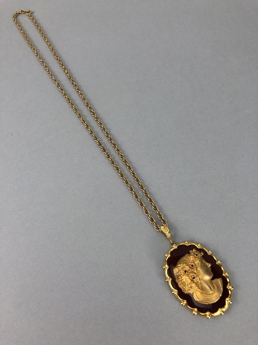 Large 9ct Gold Cameo Brooch on 9ct gold chain, the cameo head is marked 375, as is the mount...Gross - Image 2 of 10