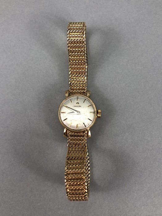 Ladies 9ct Gold OMEGA wristwatch with silver coloured dial and 9ct 375 strap (total weight 23.4g) - Image 4 of 9