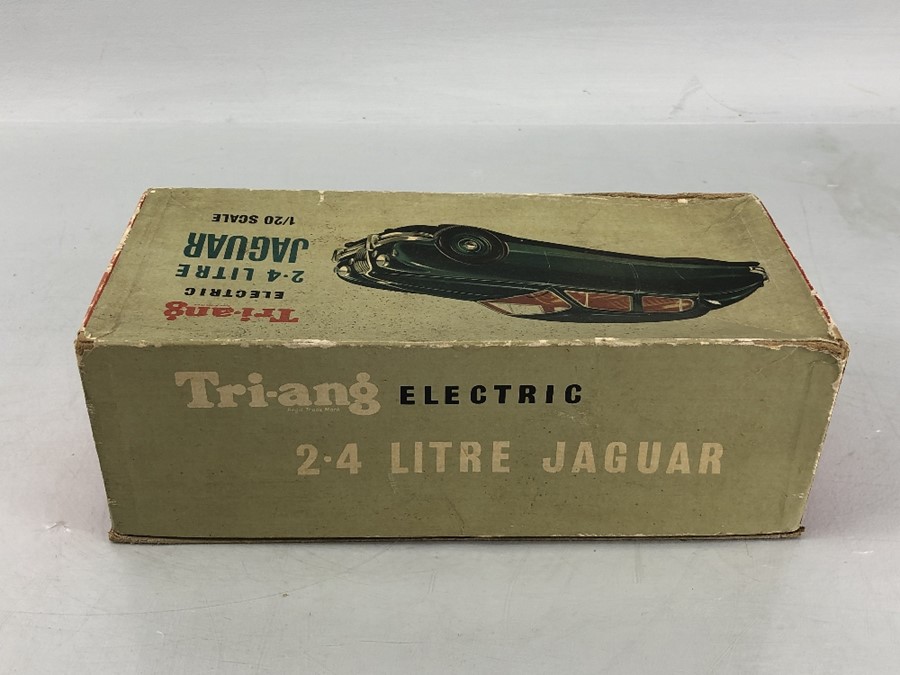 TRI-ANG Electric 2.4 Litre Jaguar, 1:20 scale, maroon, in original box - Image 10 of 11