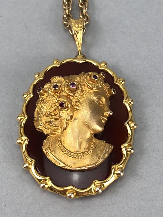 Large 9ct Gold Cameo Brooch on 9ct gold chain, the cameo head is marked 375, as is the mount...Gross - Image 6 of 10