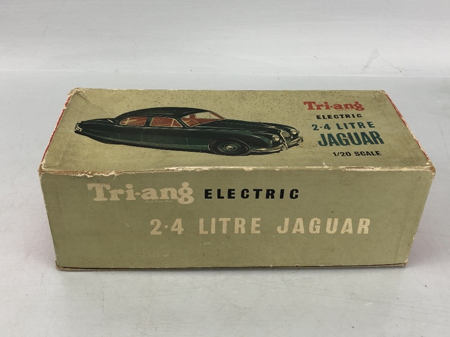 TRI-ANG Electric 2.4 Litre Jaguar, 1:20 scale, maroon, in original box - Image 8 of 11