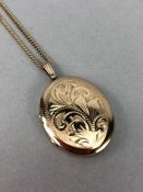 9ct Oval Gold locket and chain (approx 9.6g)