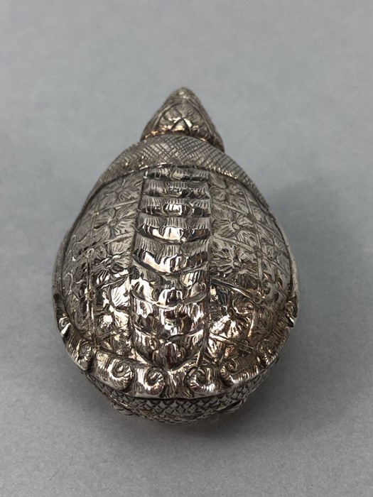 Ornate embossed 900 silver turtle pill box makers mark and T. 900 to base - Image 3 of 8