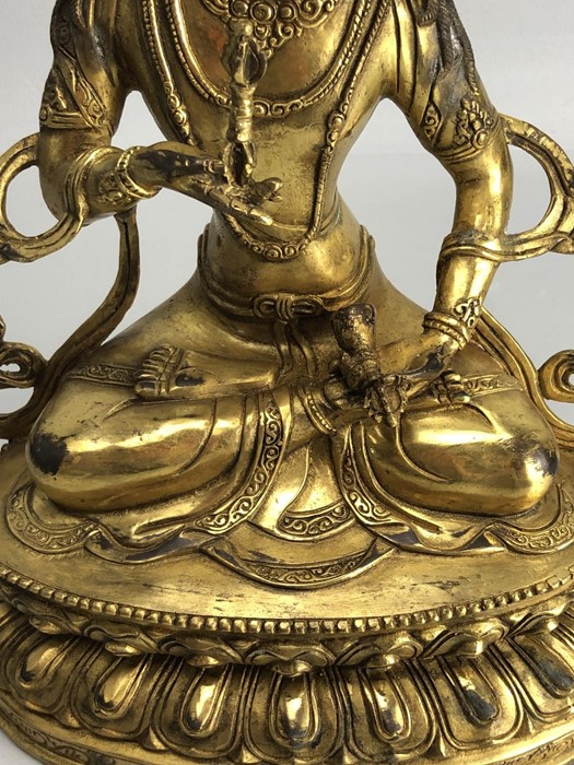 Large gilt bronze of a Chinese Buddha, approx 32cm in height - Image 7 of 12