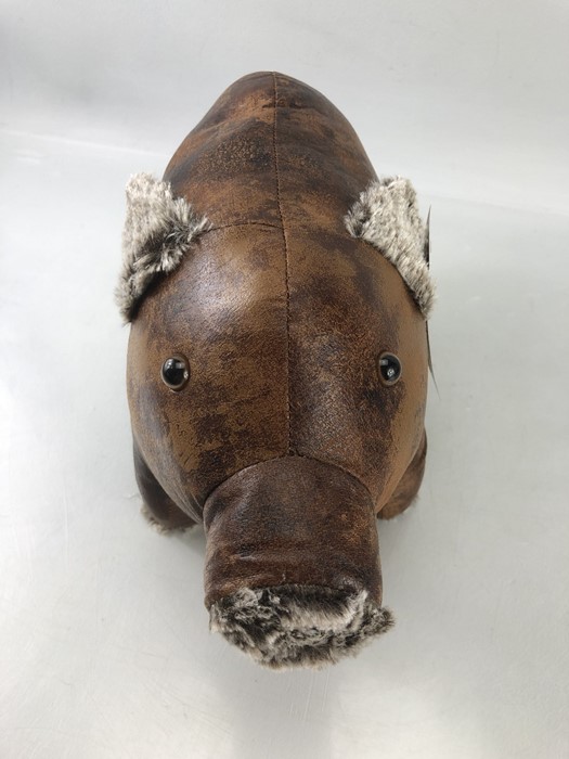 Ornamental doorstop in the form of a pig, approx 33 cm in length - Image 3 of 4