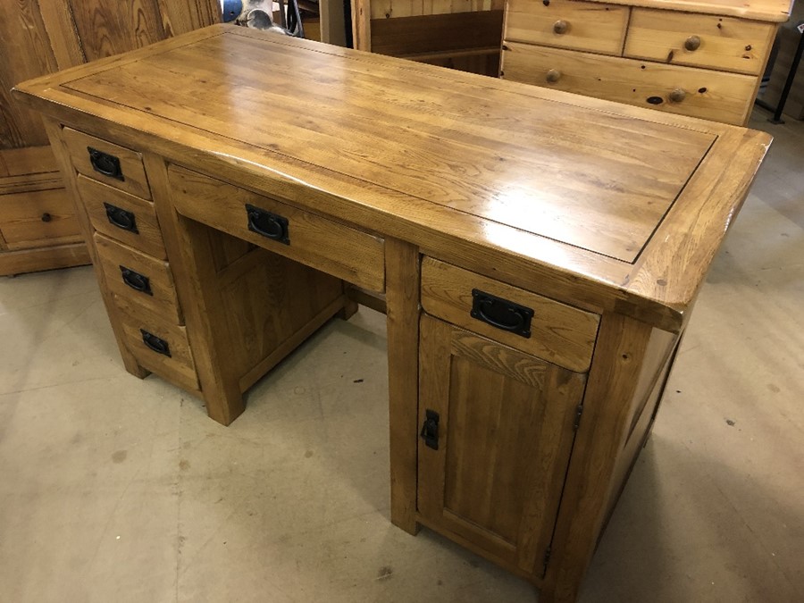 Modern light wood desk with six drawers and one cupboard, approx 136cm x 60cm x 80cm tall - Image 2 of 6