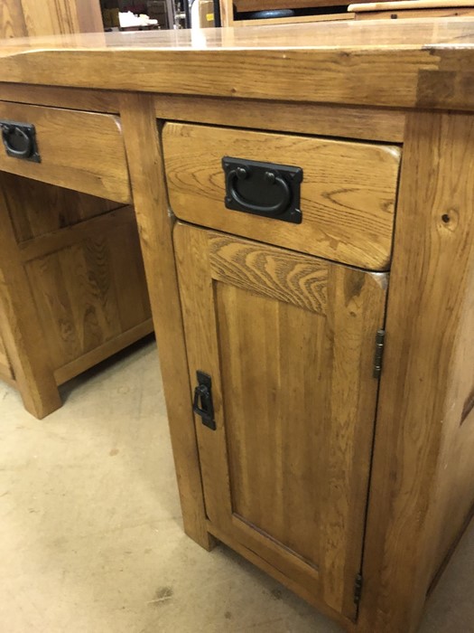 Modern light wood desk with six drawers and one cupboard, approx 136cm x 60cm x 80cm tall - Image 3 of 6