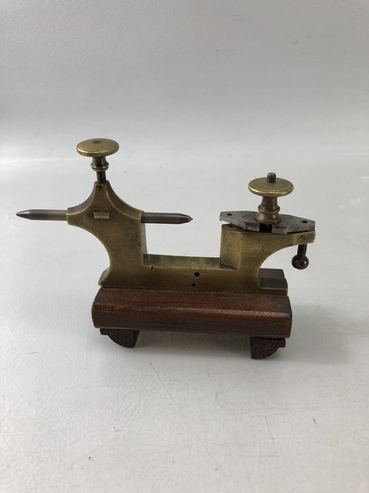 Brass Precision instruments/ gauges on mahogany stands approx. 9cm tall - Image 2 of 7