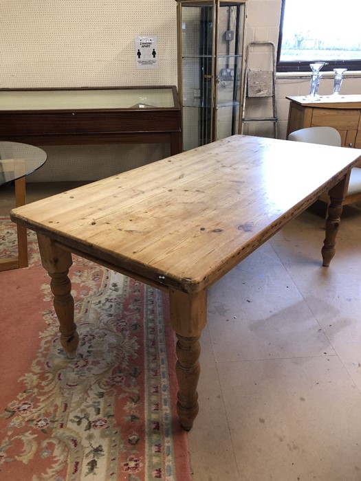 Pine kitchen farmhouse table on turned legs, approx 183cm x 90cm x 79cm tall - Image 5 of 5