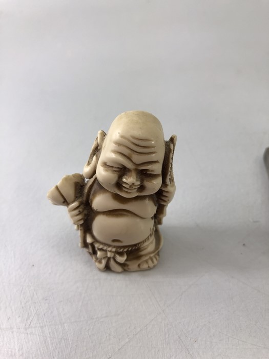 Four oriental items to include Netsuke, seated Buddha and a metal Thai Deity - Image 4 of 7