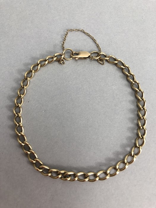 9ct Gold bracelet with safety chain approx 8.1g