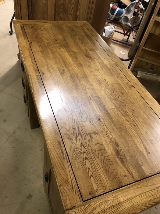 Modern light wood desk with six drawers and one cupboard, approx 136cm x 60cm x 80cm tall - Image 5 of 6