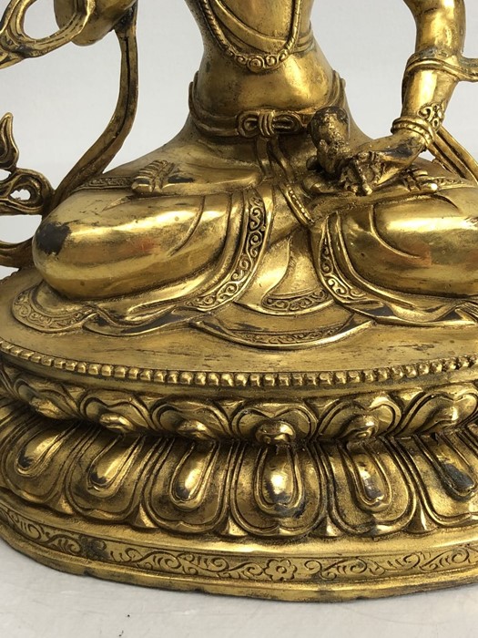 Large gilt bronze of a Chinese Buddha, approx 32cm in height - Image 8 of 12