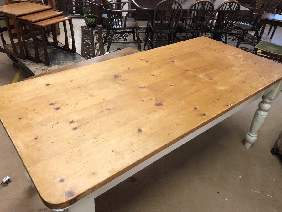 Pine kitchen farmhouse table with white painted turned legs, approx 183cm x 84cm x 78cm tall - Image 2 of 4