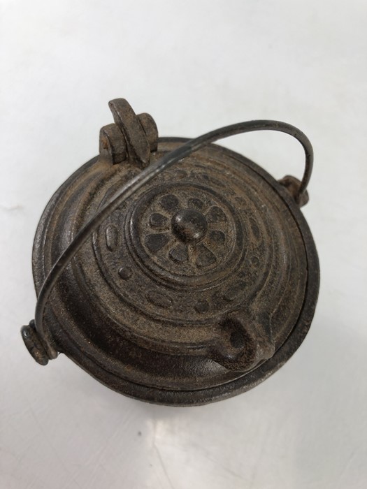 Cast iron warmer, small bucket with handle and inner lidded cast iron warming pot, approx 8cm tall - Image 6 of 6