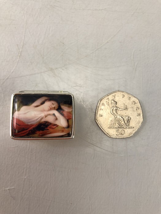 Small rectangular silver pill box with recumbent lady to lid. Stamped 925 - Image 4 of 4