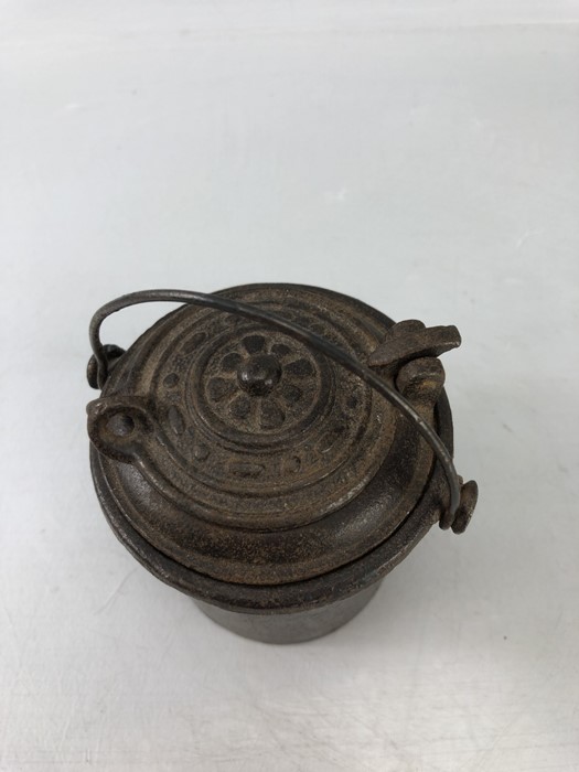 Cast iron warmer, small bucket with handle and inner lidded cast iron warming pot, approx 8cm tall - Image 2 of 6