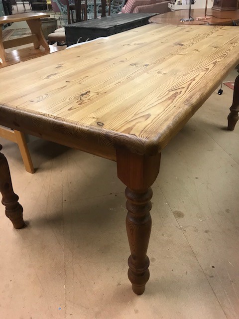 Pine kitchen farmhouse table with turned legs approx 180cm x 90cm x 78cm tall - Image 3 of 5