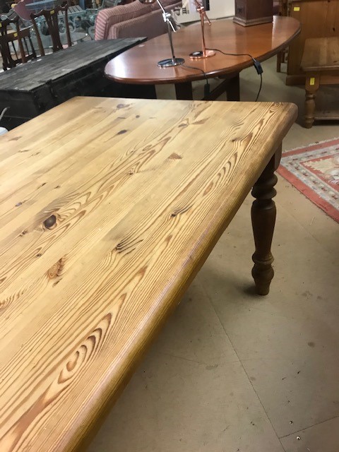 Pine kitchen farmhouse table with turned legs approx 180cm x 90cm x 78cm tall - Image 4 of 5