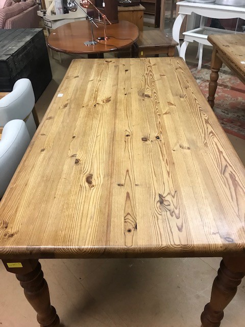 Pine kitchen farmhouse table with turned legs approx 180cm x 90cm x 78cm tall - Image 2 of 5