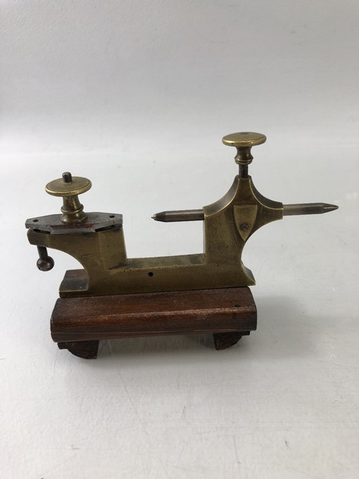 Brass Precision instruments/ gauges on mahogany stands approx. 9cm tall - Image 3 of 7