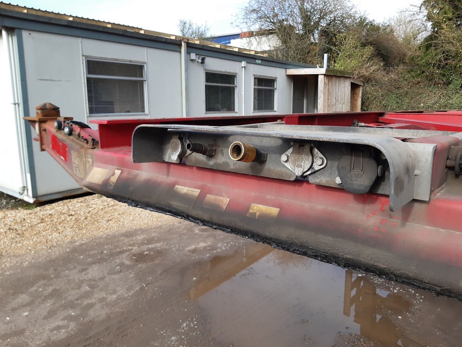 Red Dennison Four Axle (one drop axle) Multifunction Skeletal Trailer (2006) - Image 6 of 14