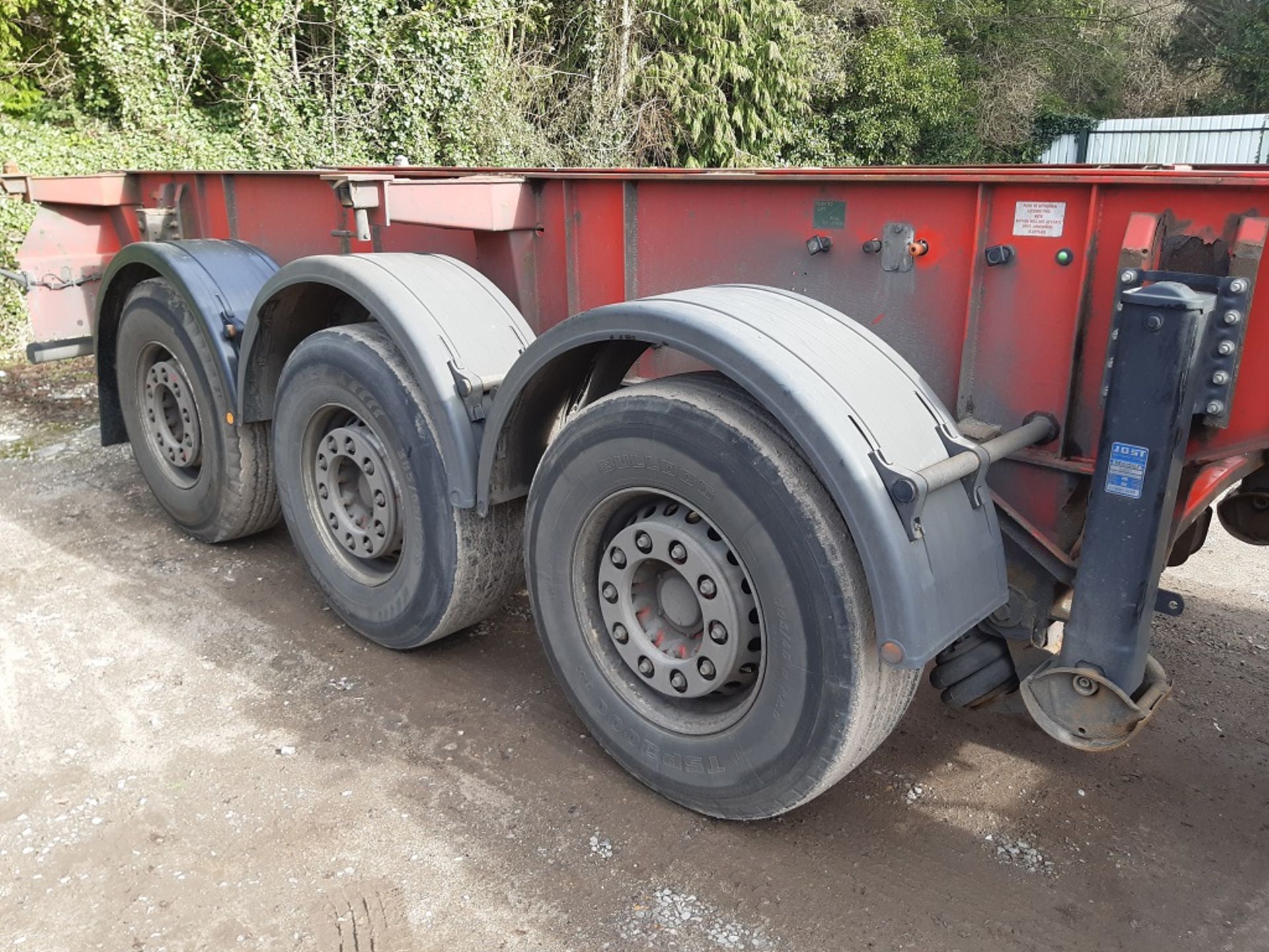 Red Dennison Four Axle (one drop axle) Multifunction Skeletal Trailer (2006) - Image 2 of 23