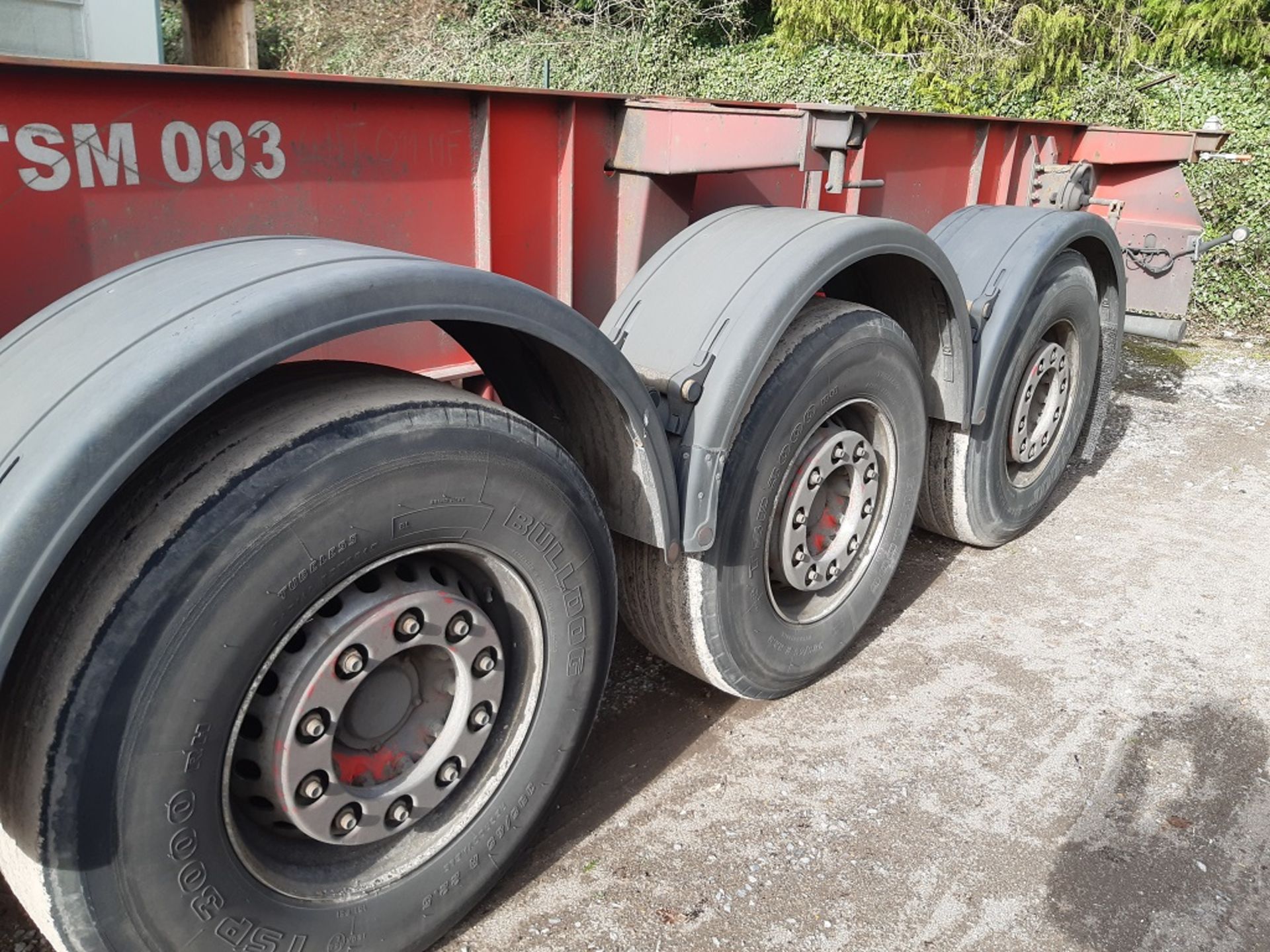 Red Dennison Four Axle (one drop axle) Multifunction Skeletal Trailer (2006) - Image 11 of 23