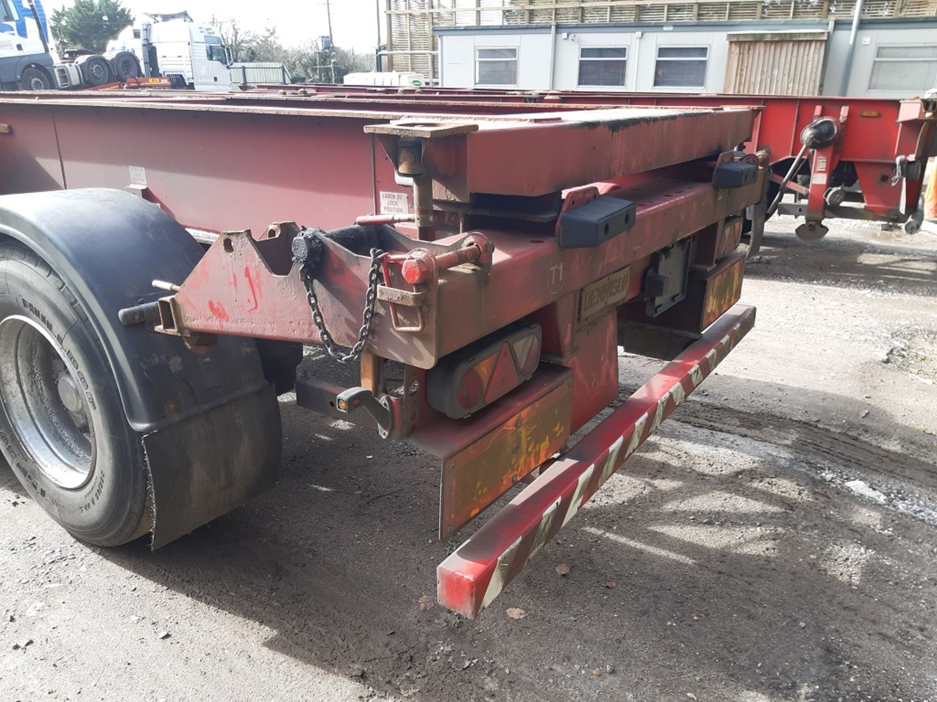 Red Dennison Three Axle (40ft) Sliding Skeletal Trailer (2004) - Image 7 of 19